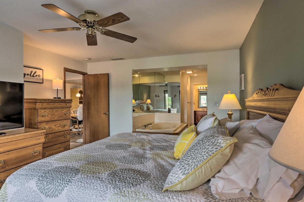 Lakefront Osage Beach Condo With Balcony And Views! エクステリア 写真